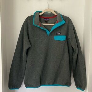 Patagonia grey synchilla t-snap sweatshirt with teal accents, sz L